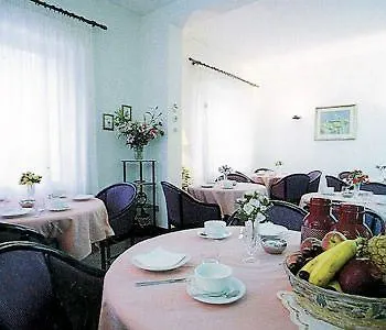Adria فندق