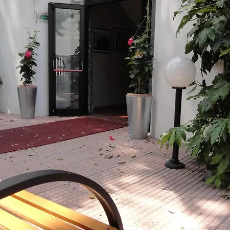 فندق Adria 3*