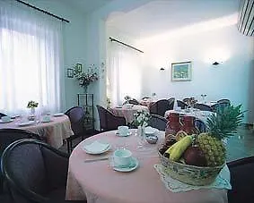 Adria 3*